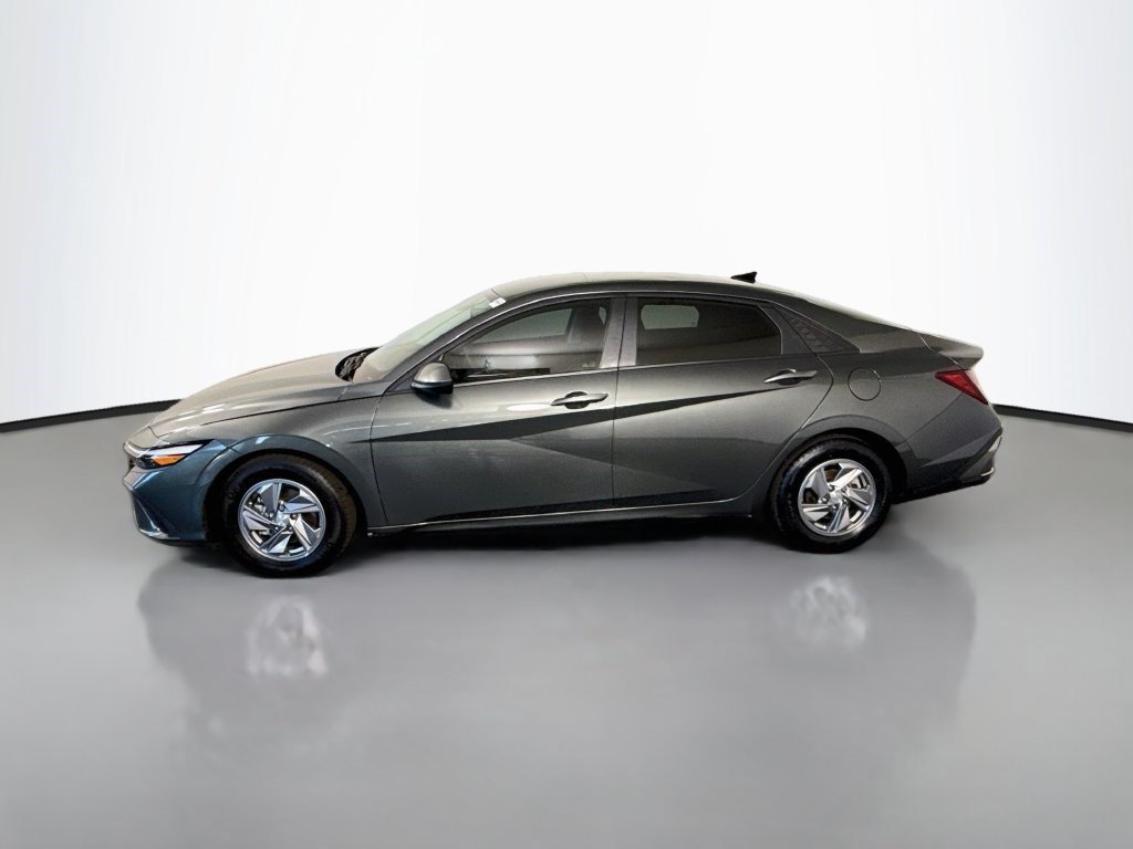 Used 2025 Amazon Gray Hyundai SE image 4