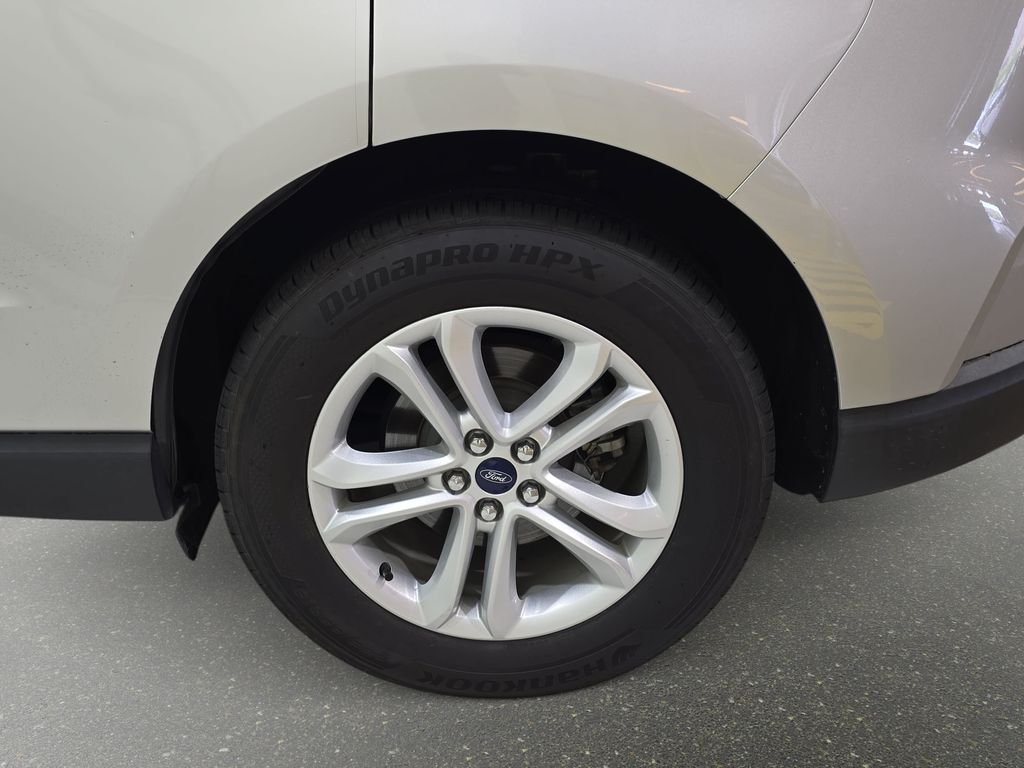 Used 2019 Silver Ford SEL image 32