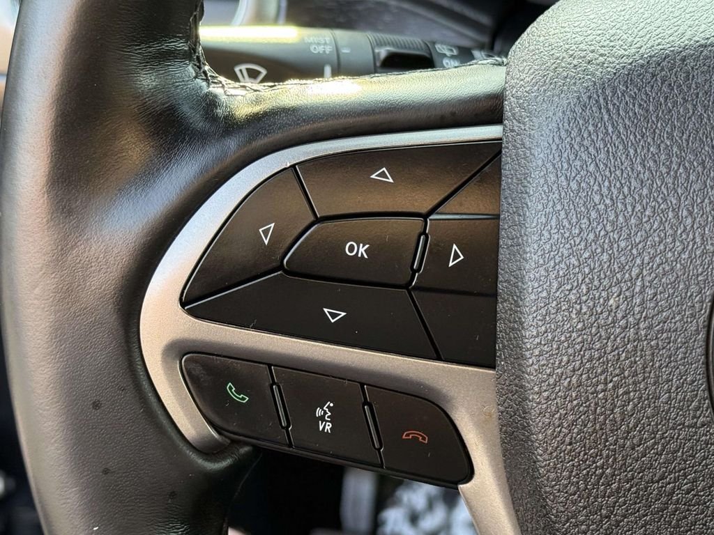 Used 2018 Black Jeep Altitude image 23