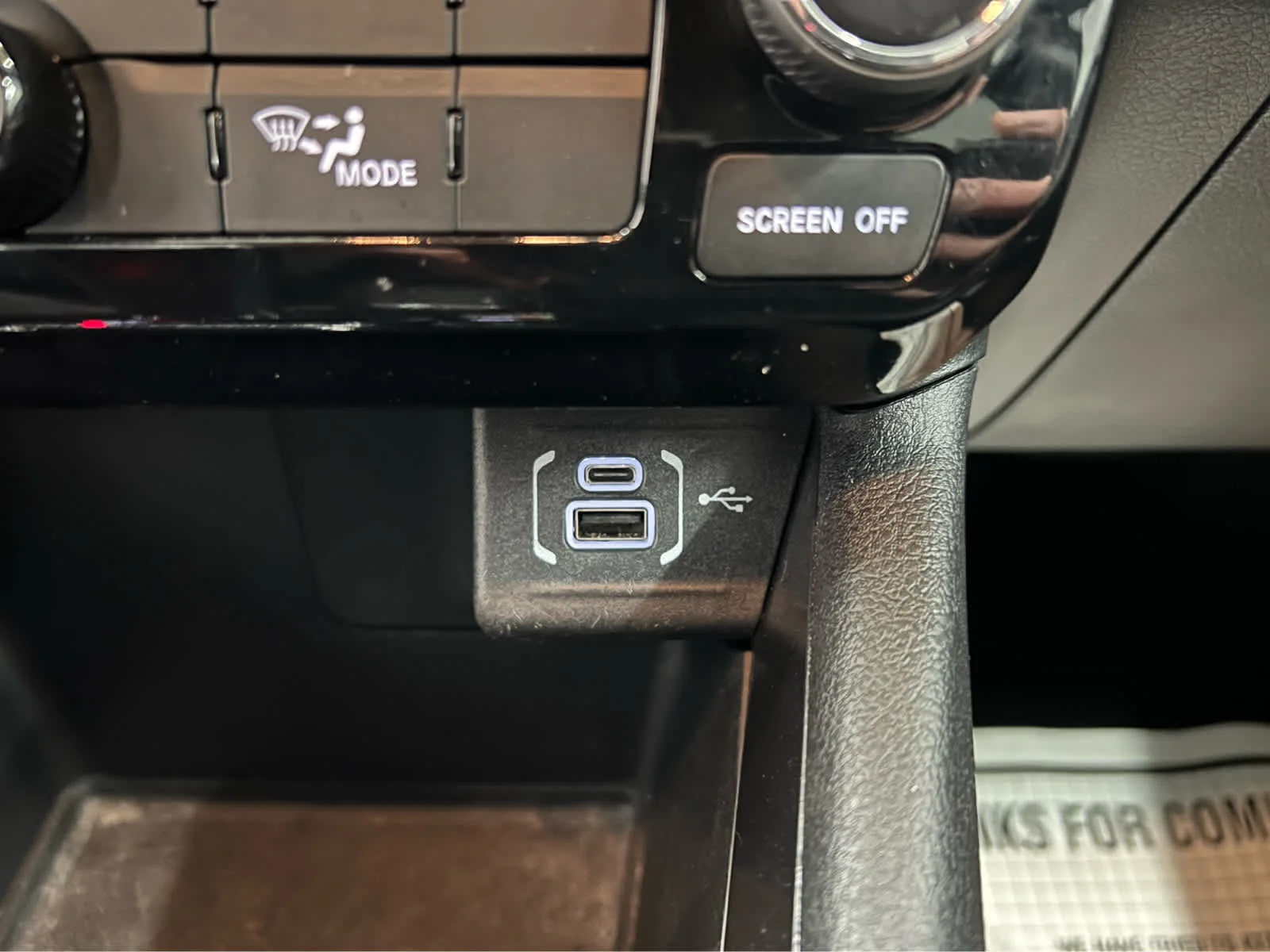Used 2024 Diamond Black Crystal Pearlcoat Jeep Latitude image 26