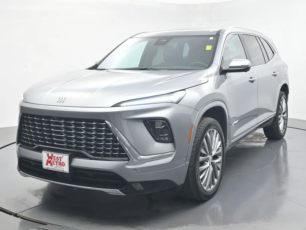 2025 Buick Enclave Avenir AWD's photo