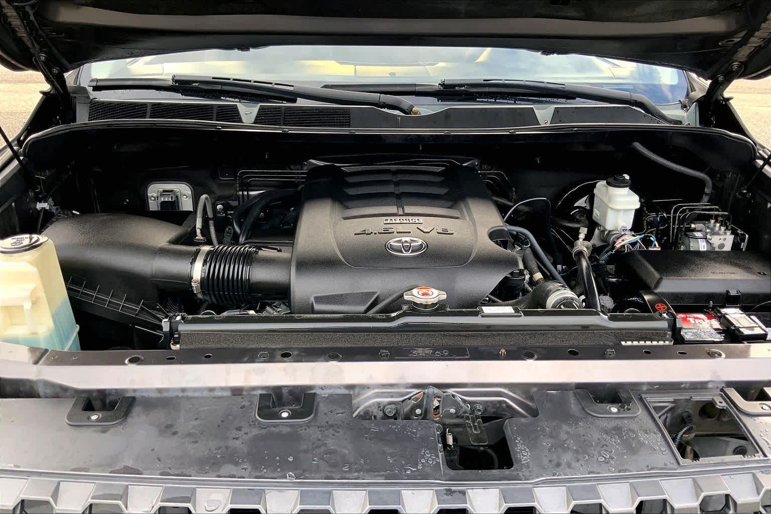 Used 2018 Magnetic Gray Metallic Toyota SR5 image 32