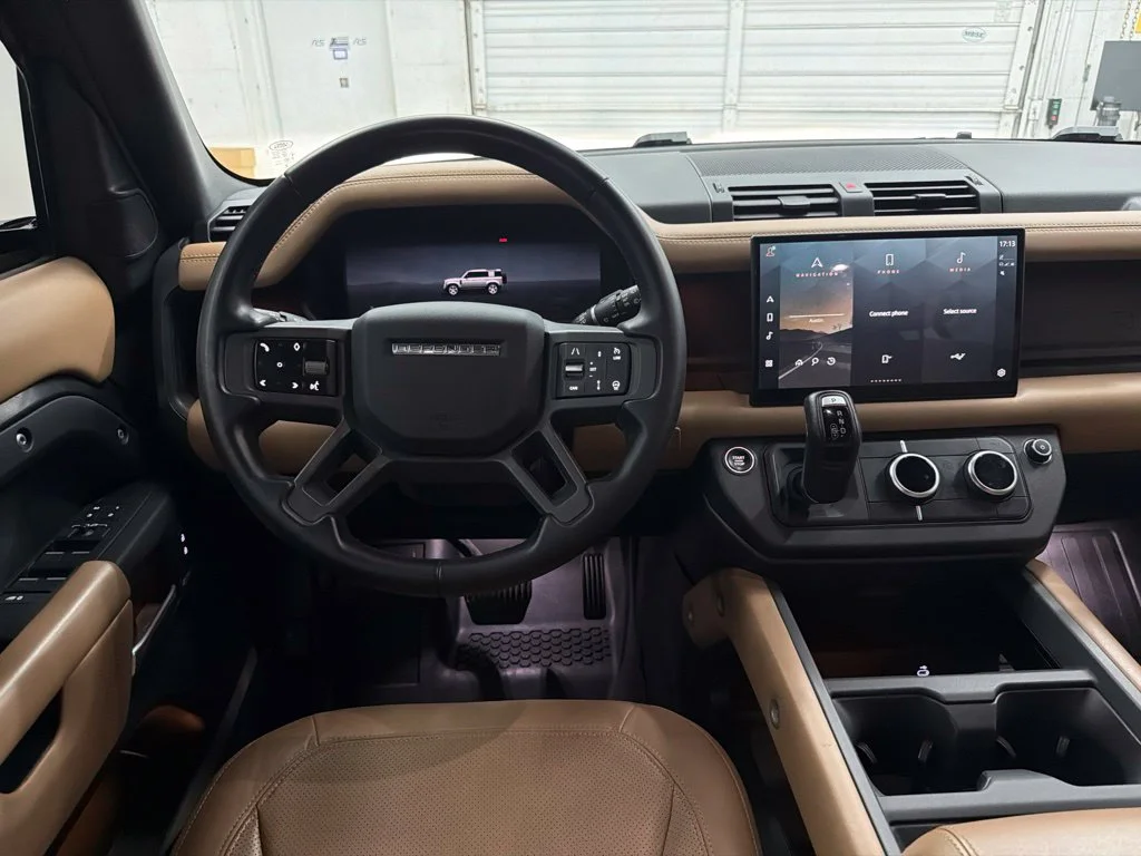 Used 2025 Silver Land Rover X-Dynamic SE image 23