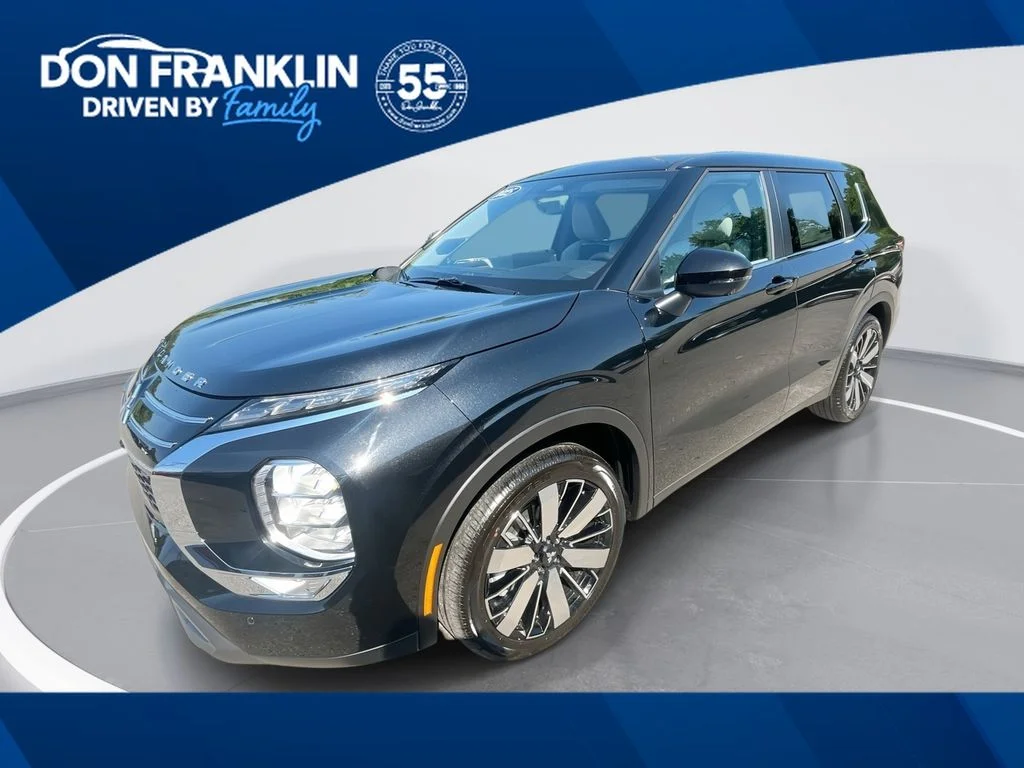 2025 Mitsubishi Outlander SE 2WD's photo