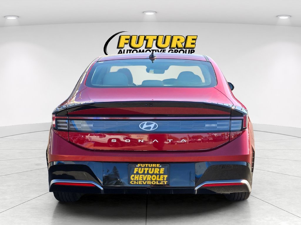 Certified Used 2025 Red Hyundai SEL image 5