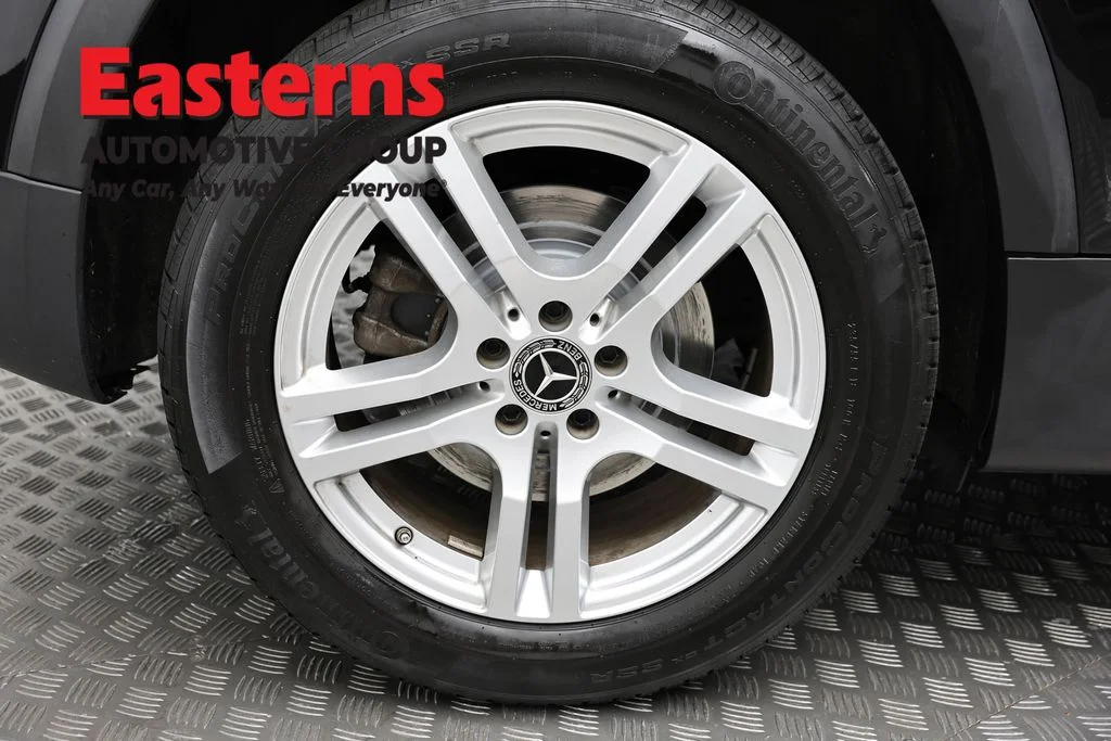 Used 2022 Black Mercedes-Benz GLB 250 image 31