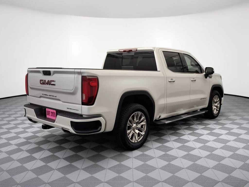 Used 2021 White Frost Tricoat GMC Denali image 9