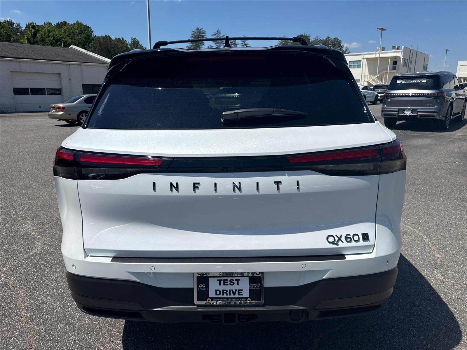 New 2027 2T RAD WHT INFINITI Autograph AWD image 7