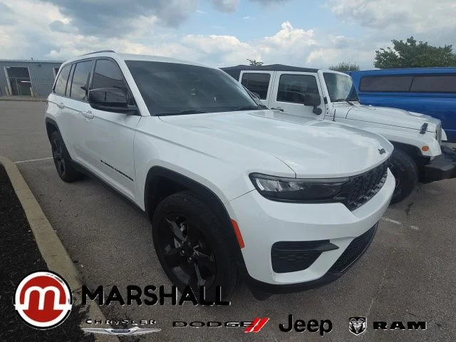 Used 2024 White Jeep Altitude X image 1