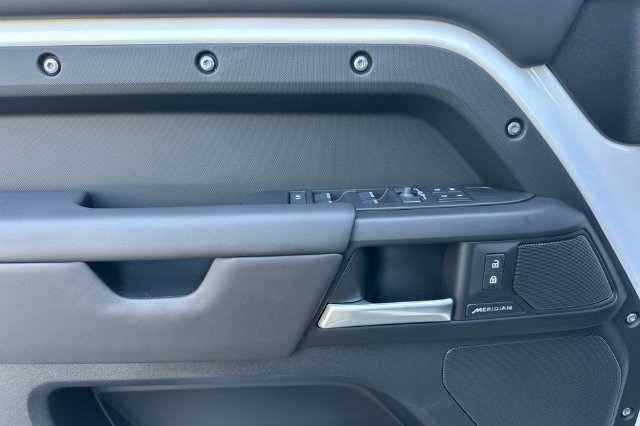 New 2026 Fuji White Land Rover S image 10