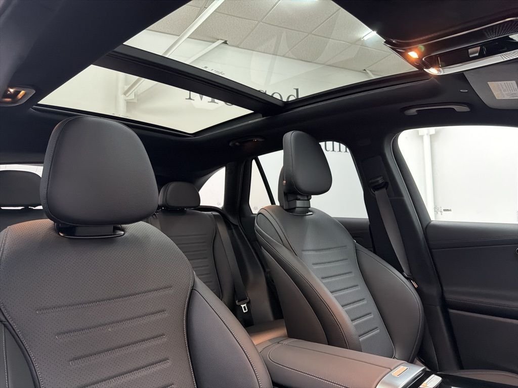 Used 2026 White Mercedes-Benz GLC 300 image 29