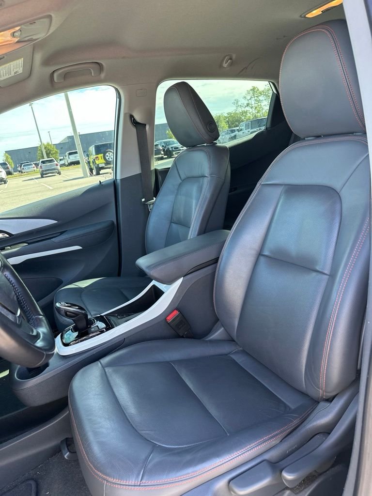 Used 2020 White Chevrolet Premier image 18