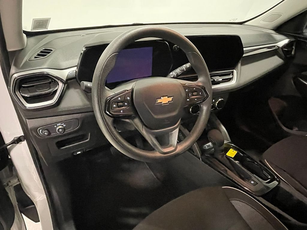 Used 2025 White Chevrolet LS image 19