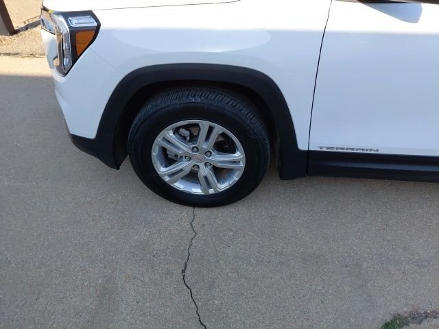 Used 2024 White GMC SLE image 36