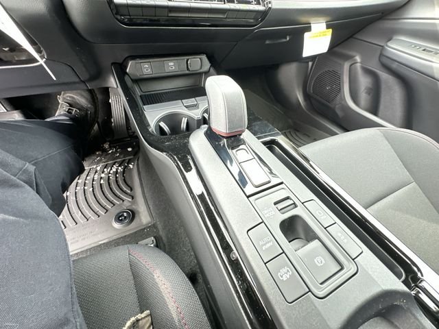 2026 Toyota Prius Plug-in Hybrid SE - Photo 24