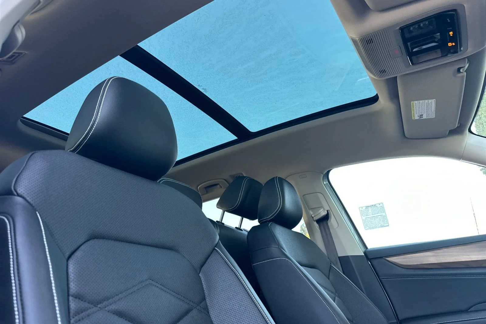 New 2026 Silver Volkswagen 2.0T SE w/Technology image 16