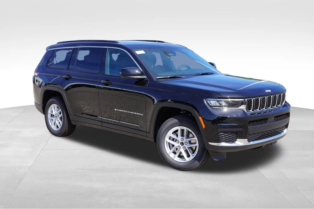 New 2026 Diamond Black Crystal Pearlcoat Jeep Laredo X image 1