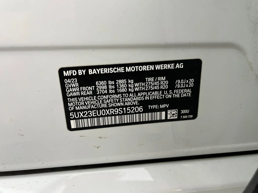 Used 2024 White BMW xDrive40i image 29
