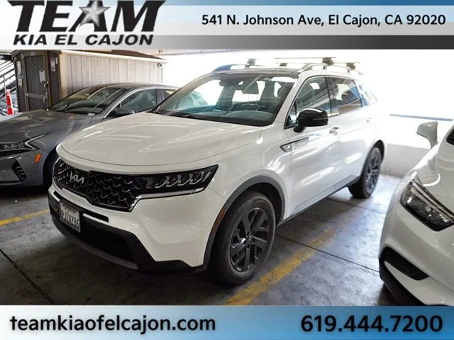 Used 2023 White Kia X-Line S image 1