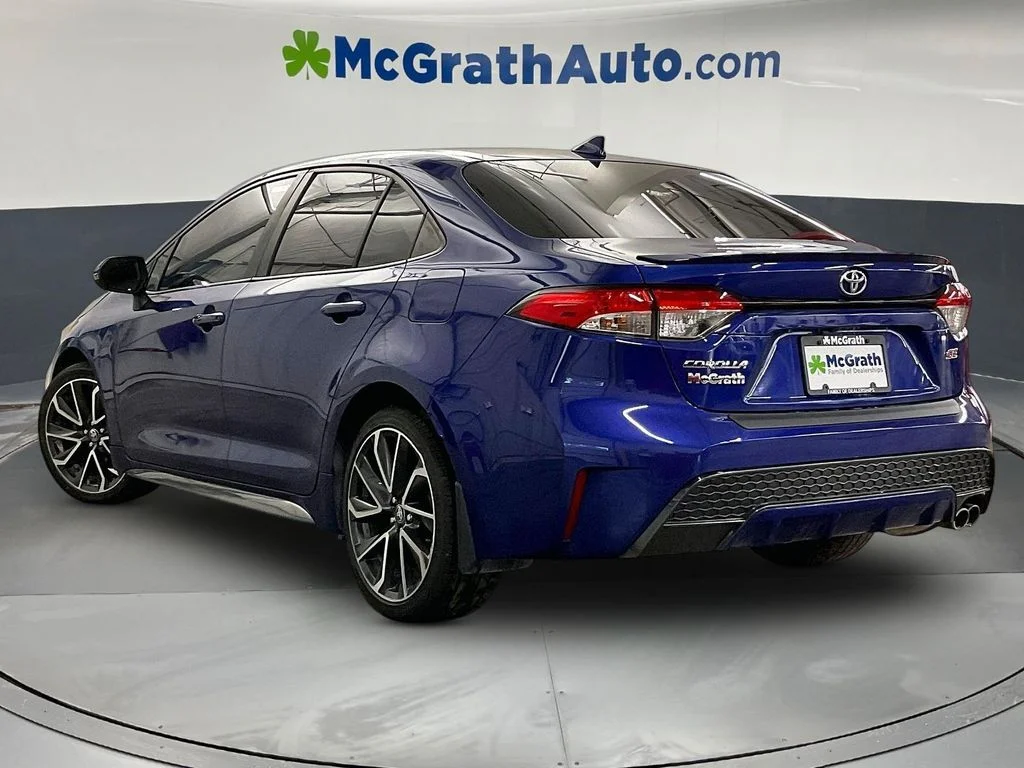 Used 2020 Blue Toyota SE image 3