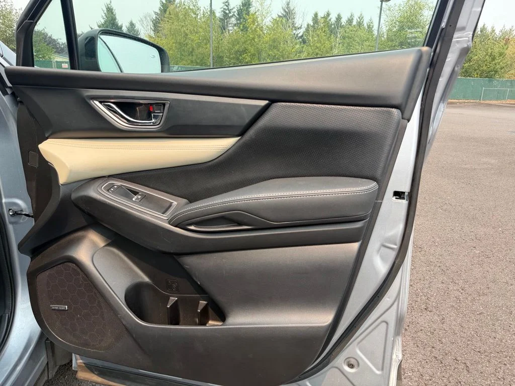 Used 2022 Ice Silver Metallic Subaru Limited image 26