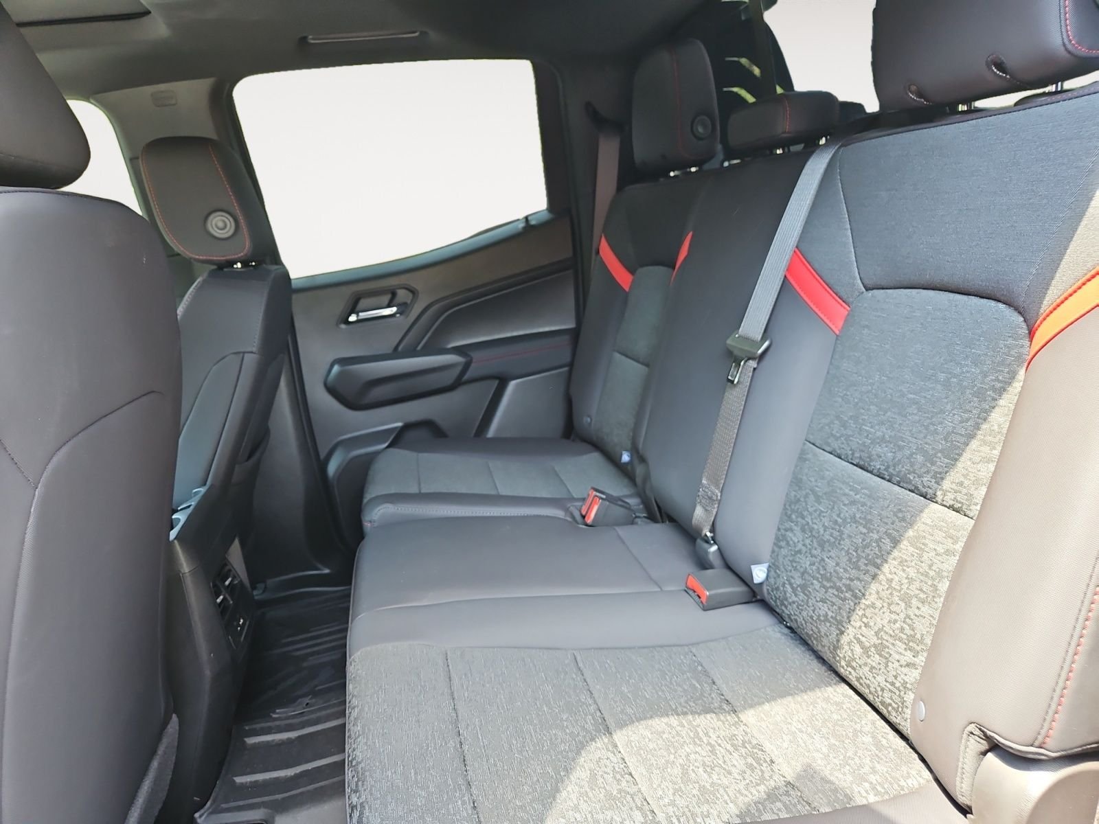 Used 2025 Gray Chevrolet Z71 image 13