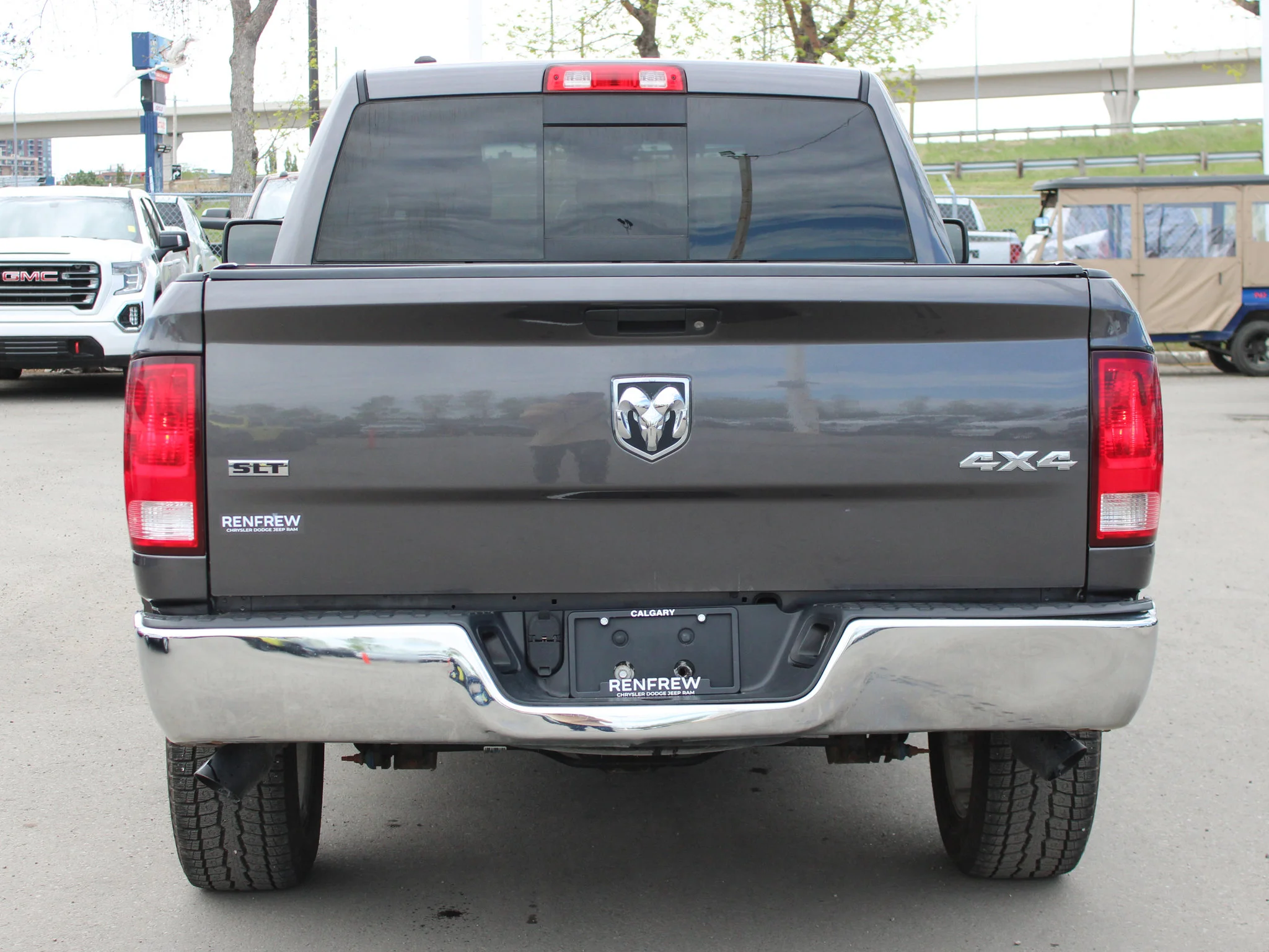 Used 2017 Grey RAM SLT * 5.7L HEMI V8 | Bedliner | Great Work Truck | Winter Tires | Two Keys | Cruise Control image 12
