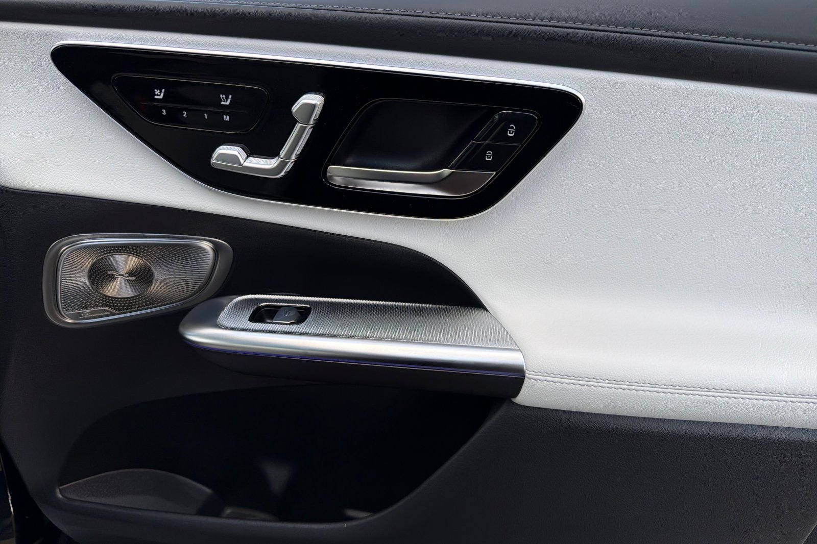 New 2026 Obsidian Black Metallic Mercedes-Benz GLC 300 image 36