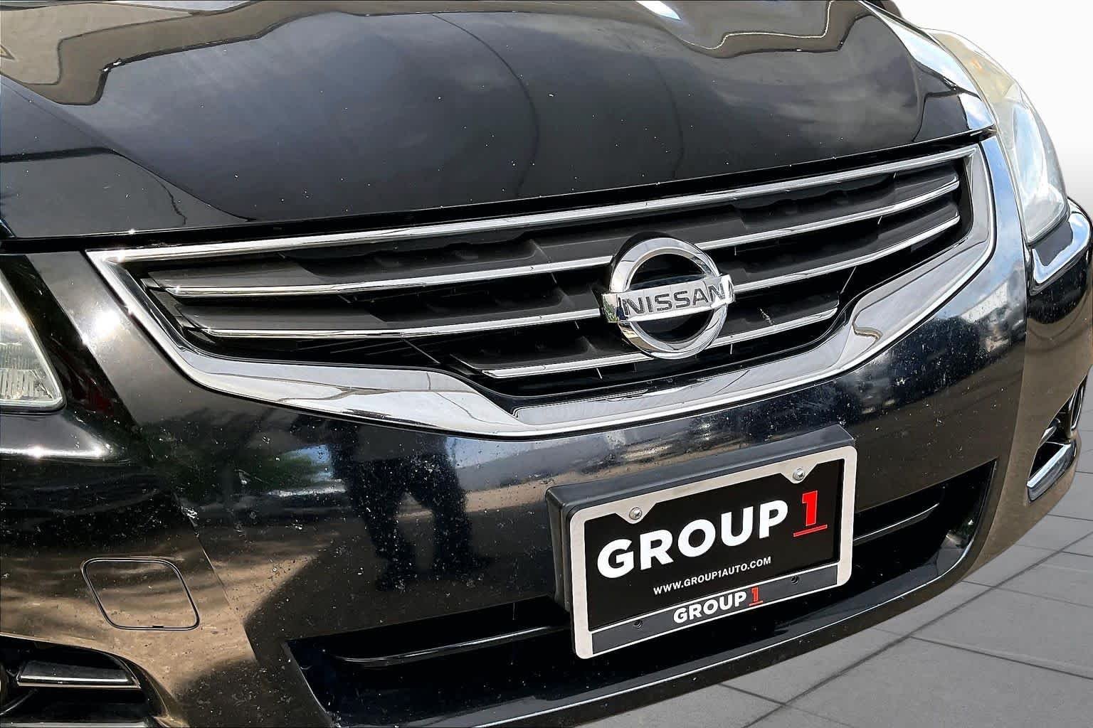 Used 2010 Super Black Nissan 2.5 S image 29