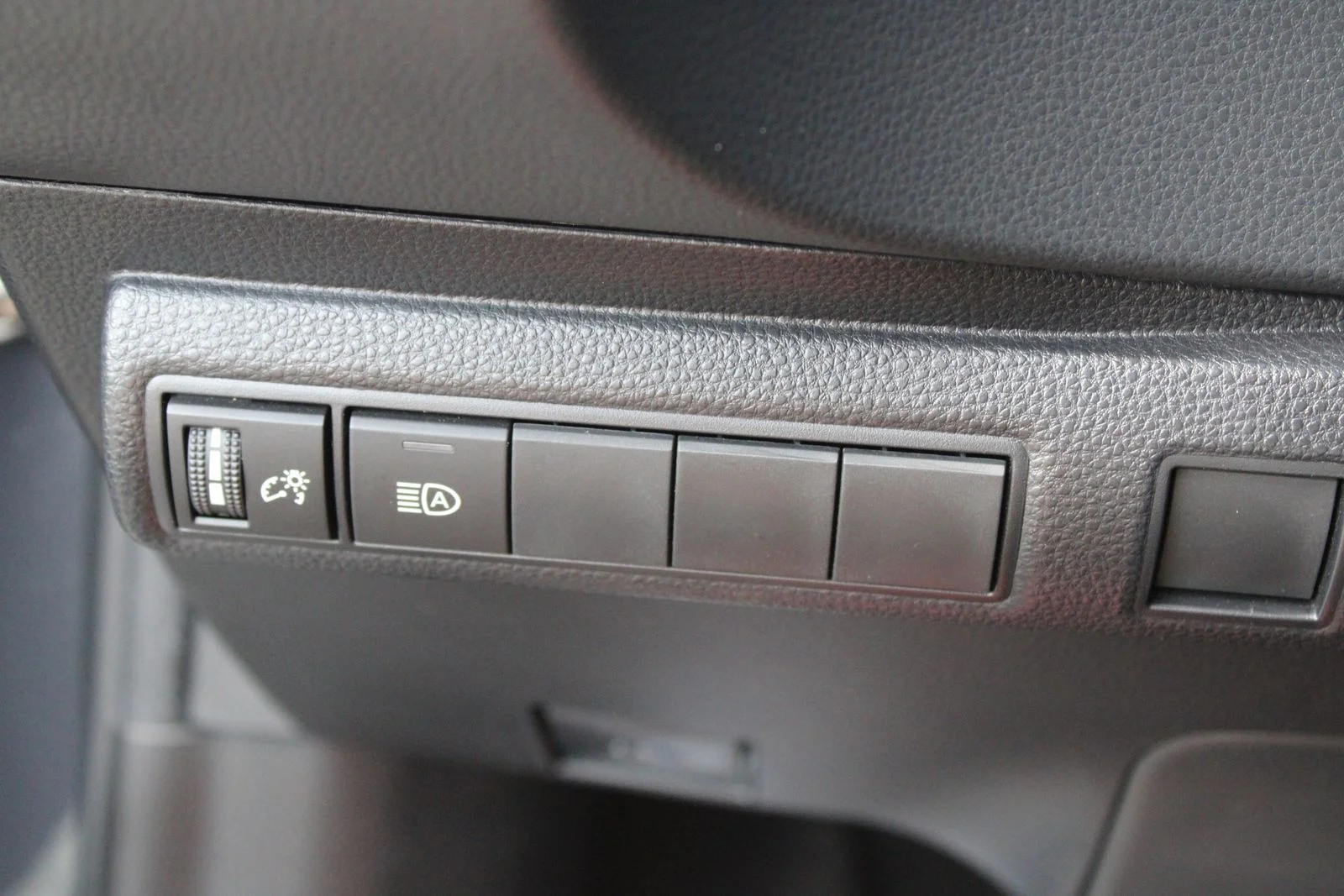 Used 2023  Toyota LE image 23