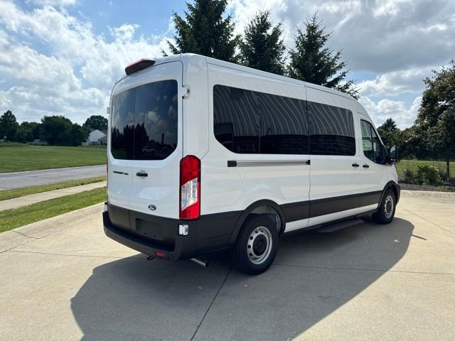 New 2026 Oxford White Ford Passenger Van XL image 4