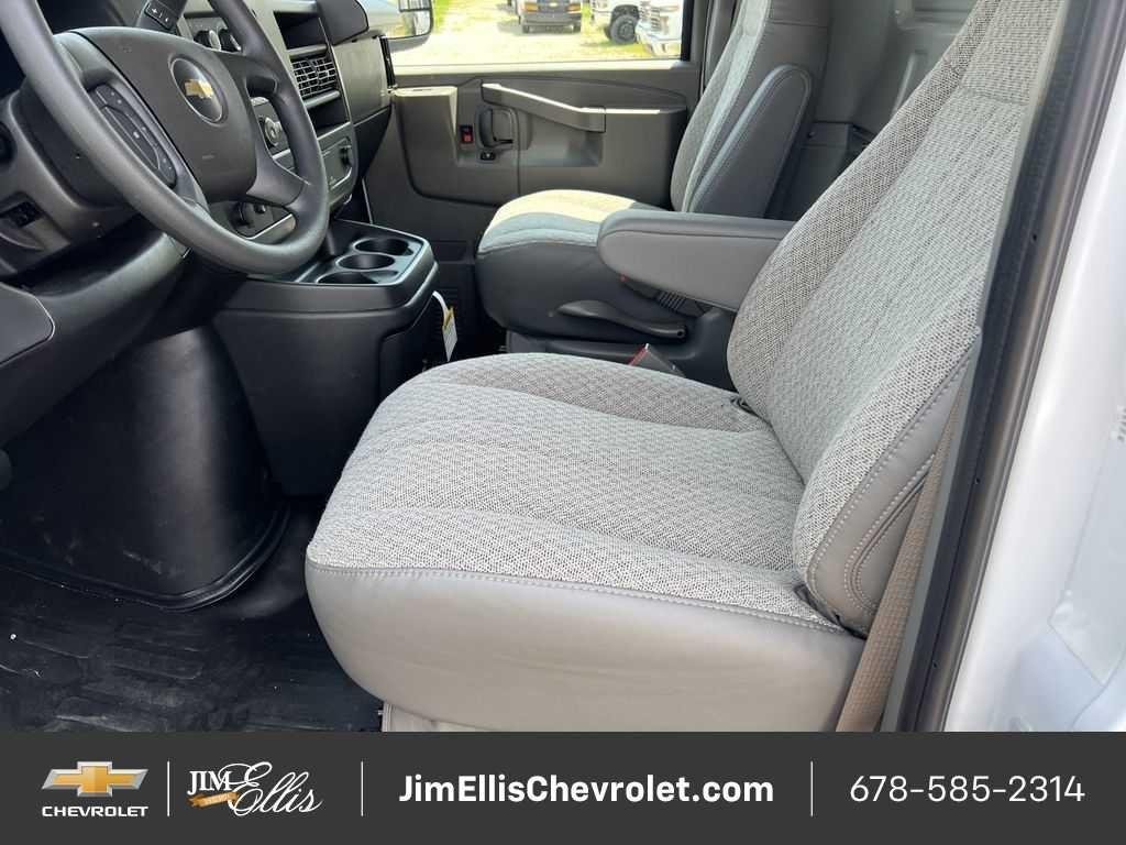 2025 Chevrolet Express Cargo Work Van - Photo 8