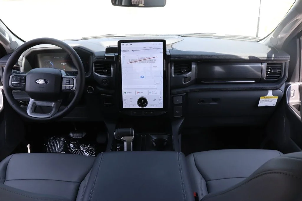 2025 Ford F-150 Lightning Flash - Photo 11