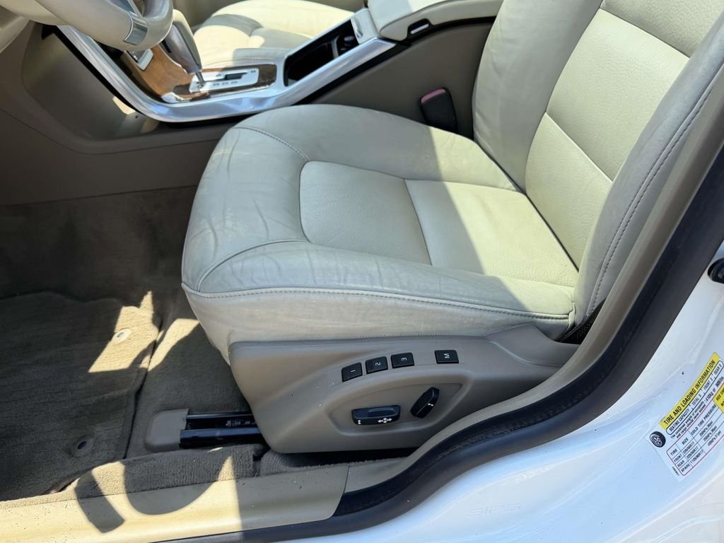 Used 2012 White Volvo 3.2 image 16