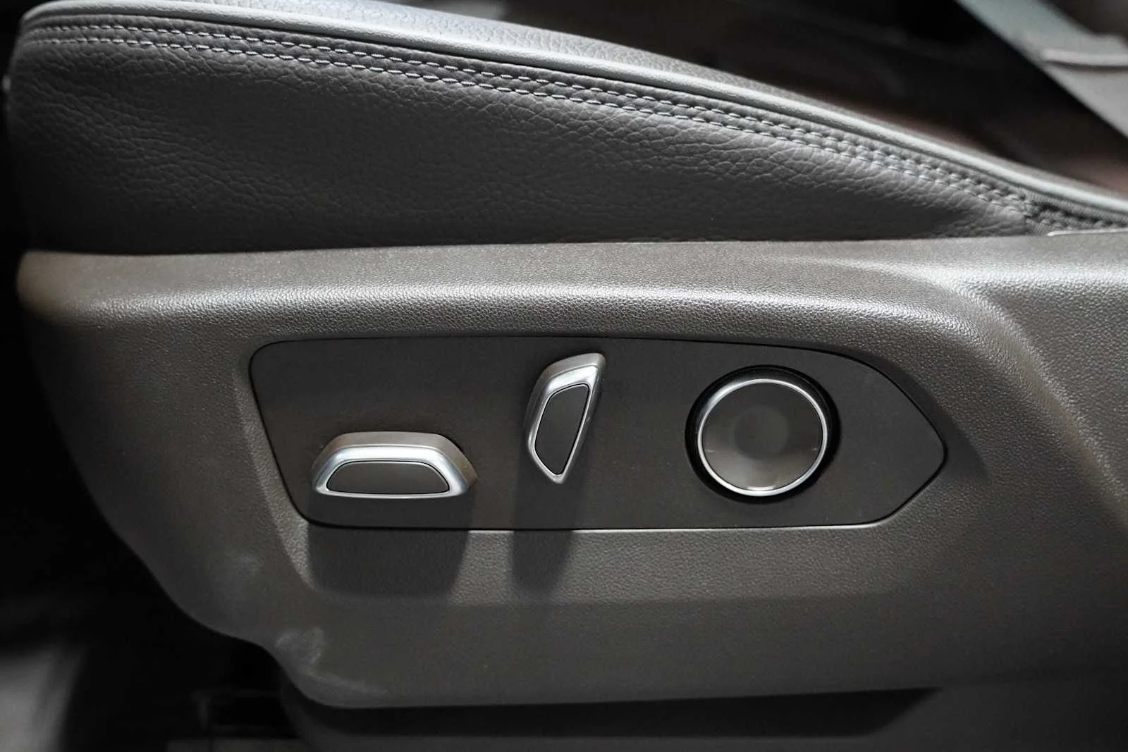 Used 2026 Coastal Dune GMC Denali image 13