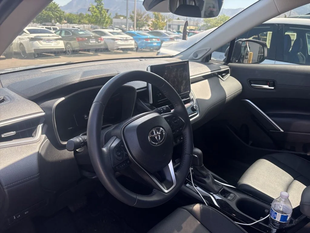 Used 2025  Toyota XLE image 11