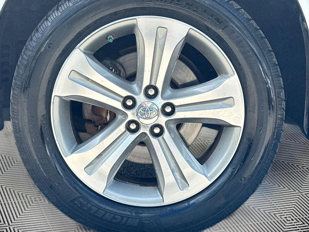 Used 2012 Silver Toyota Limited image 33