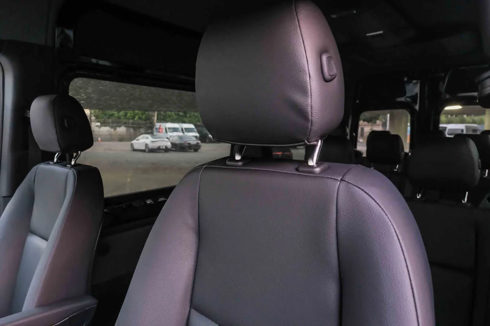 New 2026 Obsidian Black Metallic Mercedes-Benz Passenger 144WB High Roof AWD 2.0L I4 Diesel Turbo image 28