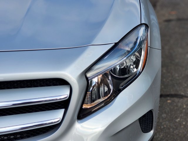 Used 2017 Silver Mercedes-Benz GLA 250 image 11