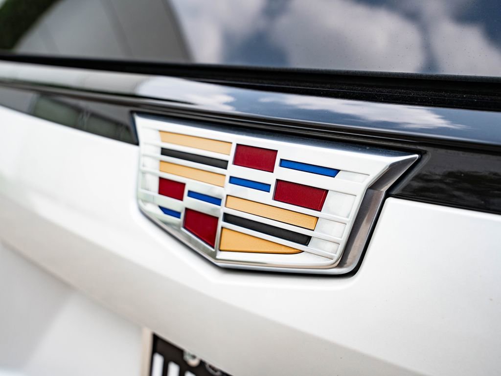 Used 2023 Crystal White Tricoat Cadillac Sport image 18