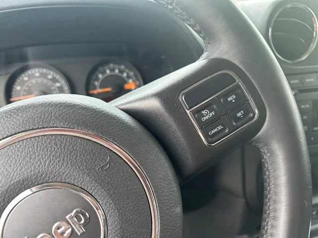 Used 2017 Blue Jeep Latitude image 21