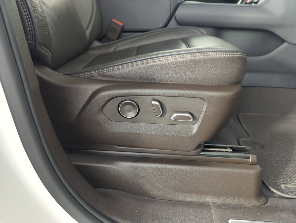 Used 2023 White GMC Denali image 39