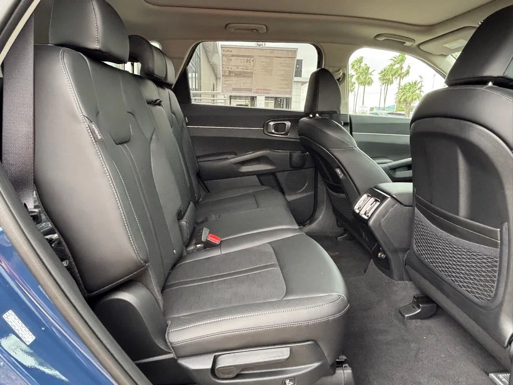 2025 Kia Sorento S - Photo 20