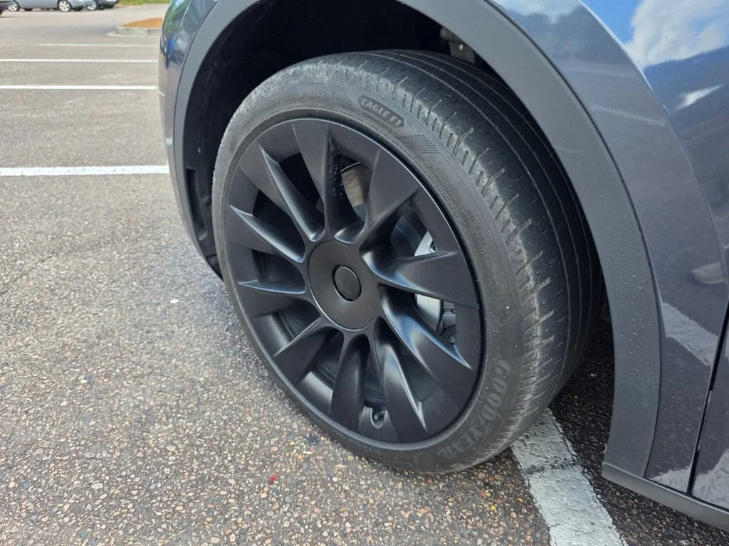 Used 2023  Tesla Long Range image 31
