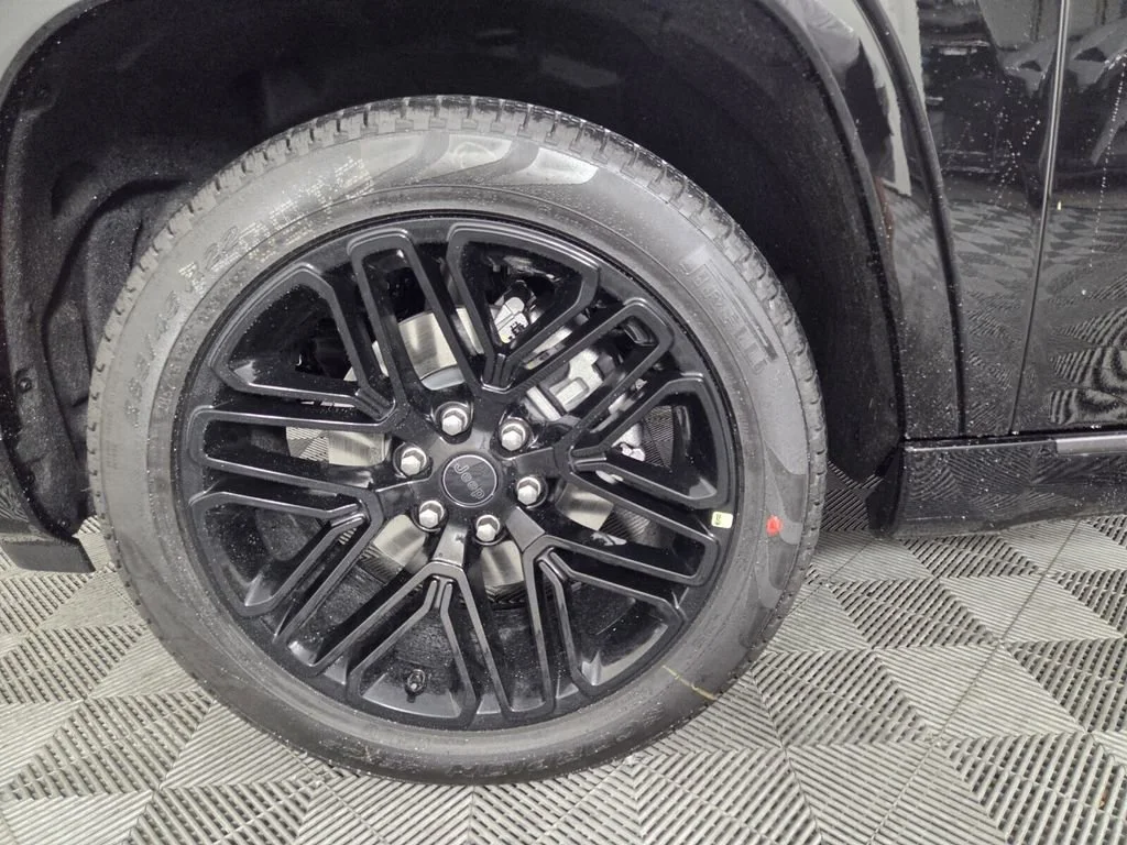 New 2026 High Gloss Black Exterior Paint Jeep Limited Reserve image 7