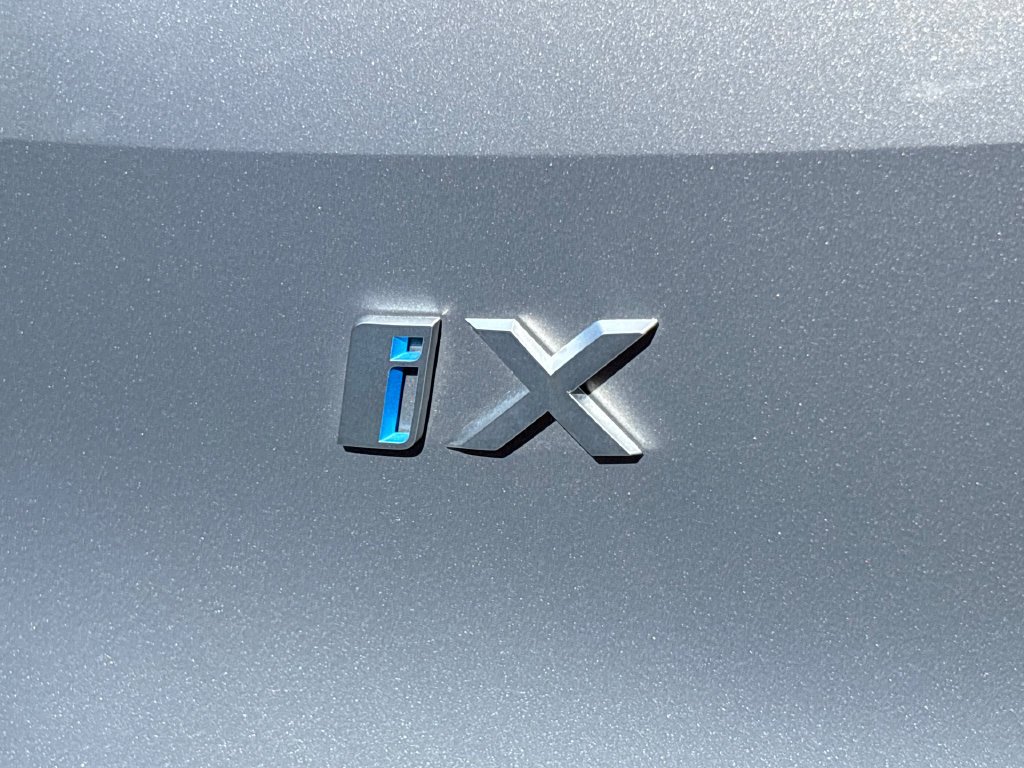 Used 2024 Gray BMW xDrive50 image 11