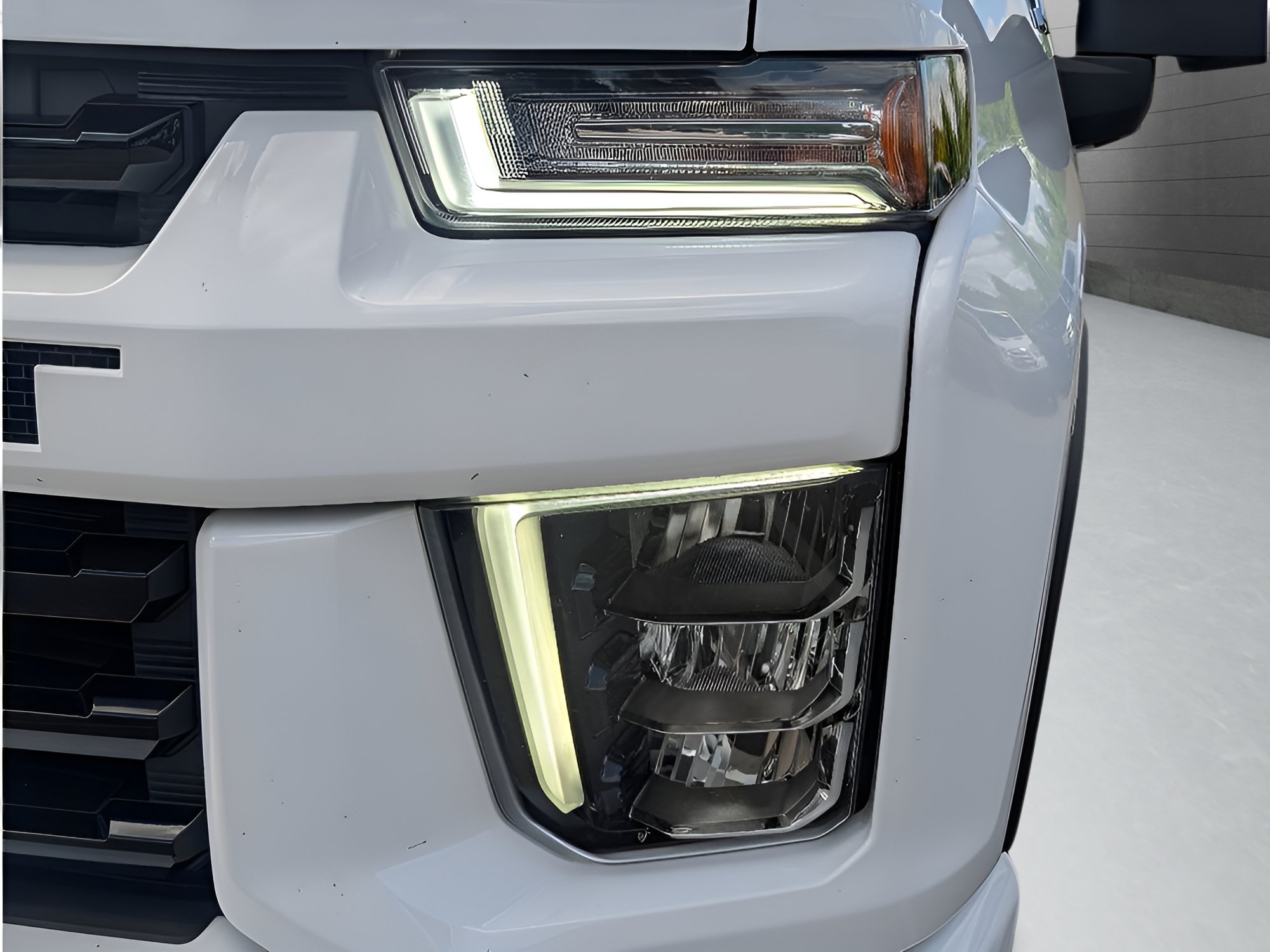 Used 2022 Summit White Chevrolet LTZ image 16