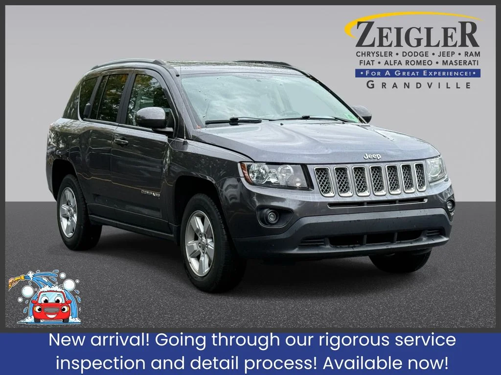 Used 2017 Gray Jeep Latitude image 1