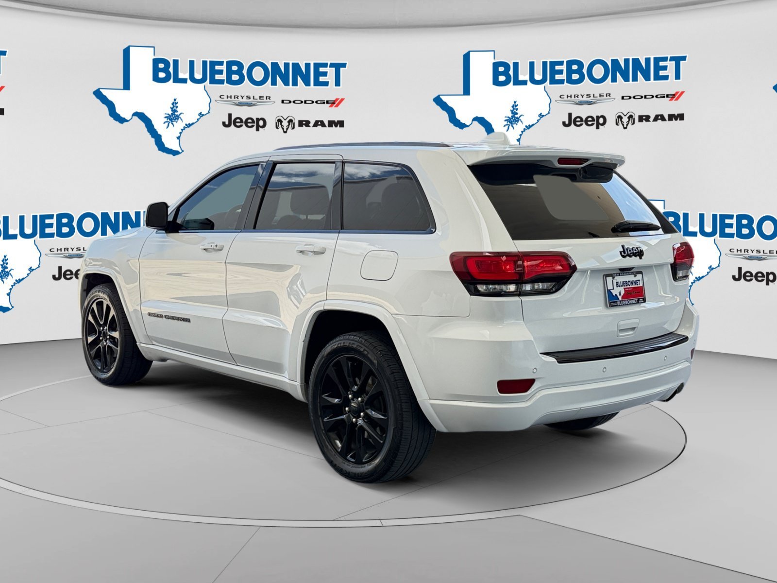 Certified Used 2017 Bright White Clearcoat Jeep Altitude image 7