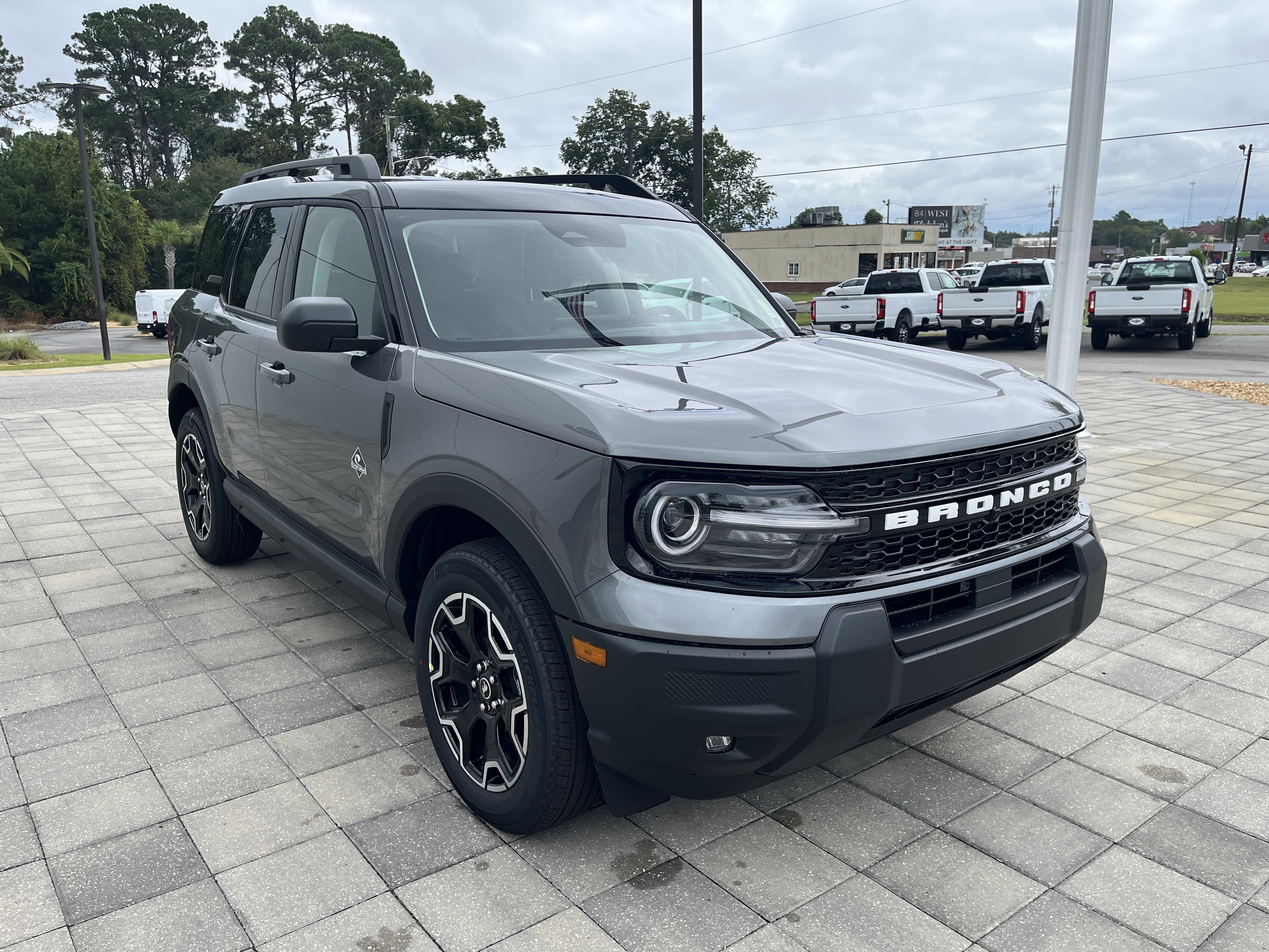 New 2025 Carbonized Gray Metallic Ford Outer Banks® image 8